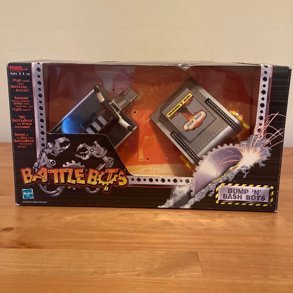 2001 Battlebots Bump N' Bash Bots TORO & ATOMIC WEDGIE Arena.
